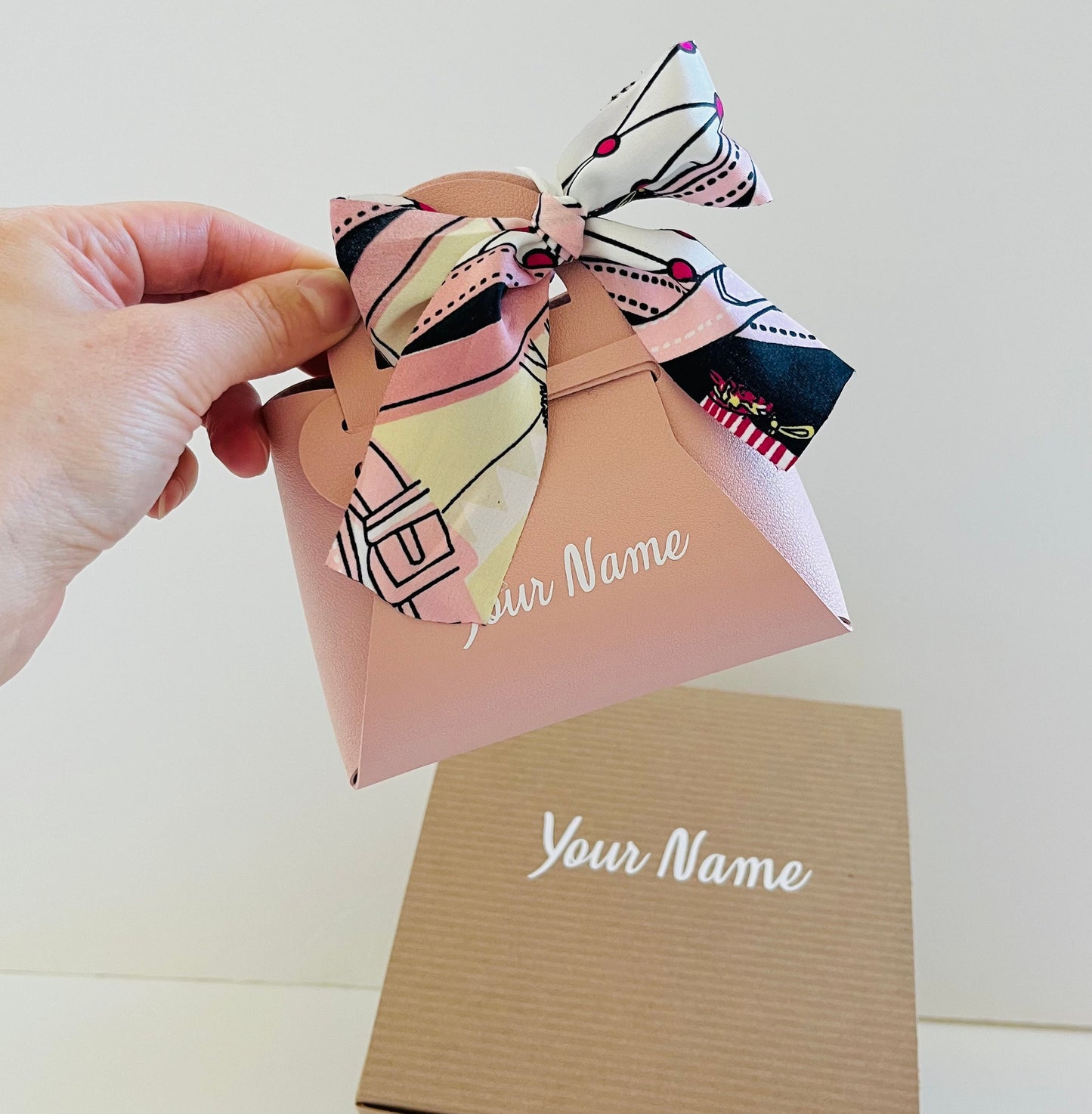 Customized Luxury gift bag with cash holder