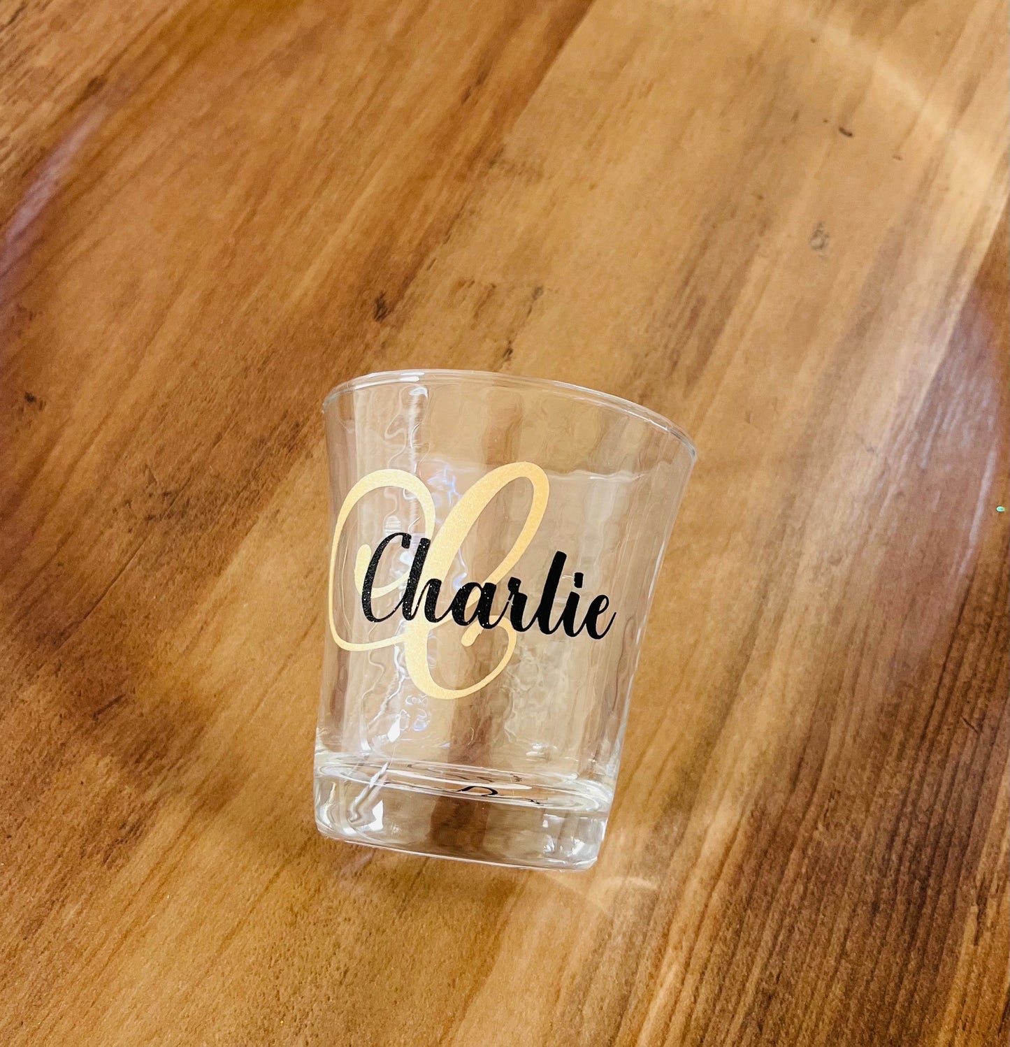 Custom glitter initial drinking glasses